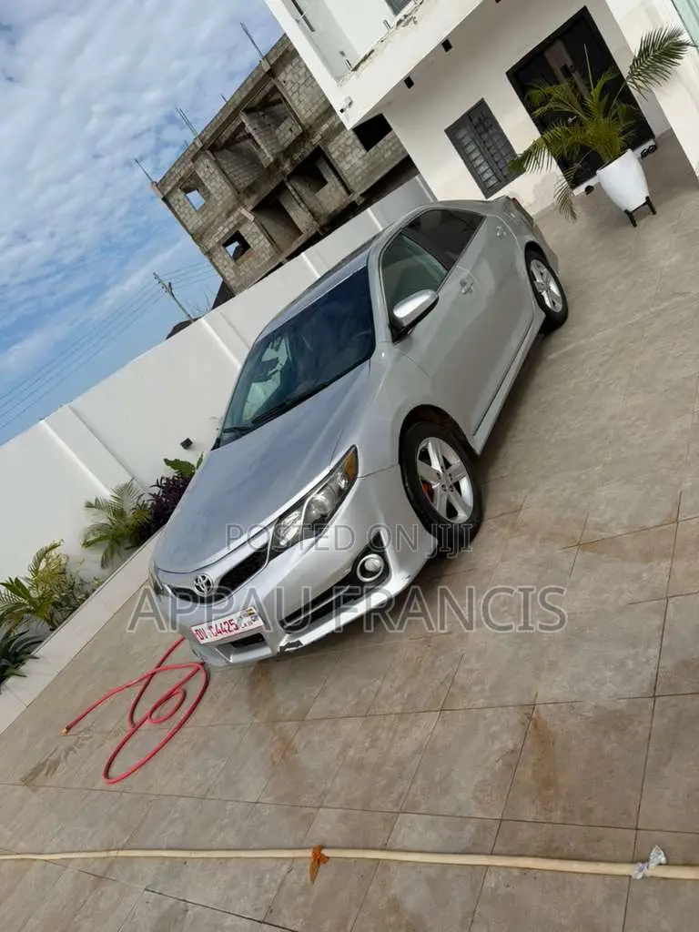 Toyota Camry LE 4dr Sedan (2.5L 4cyl 6A) 2014 Silver