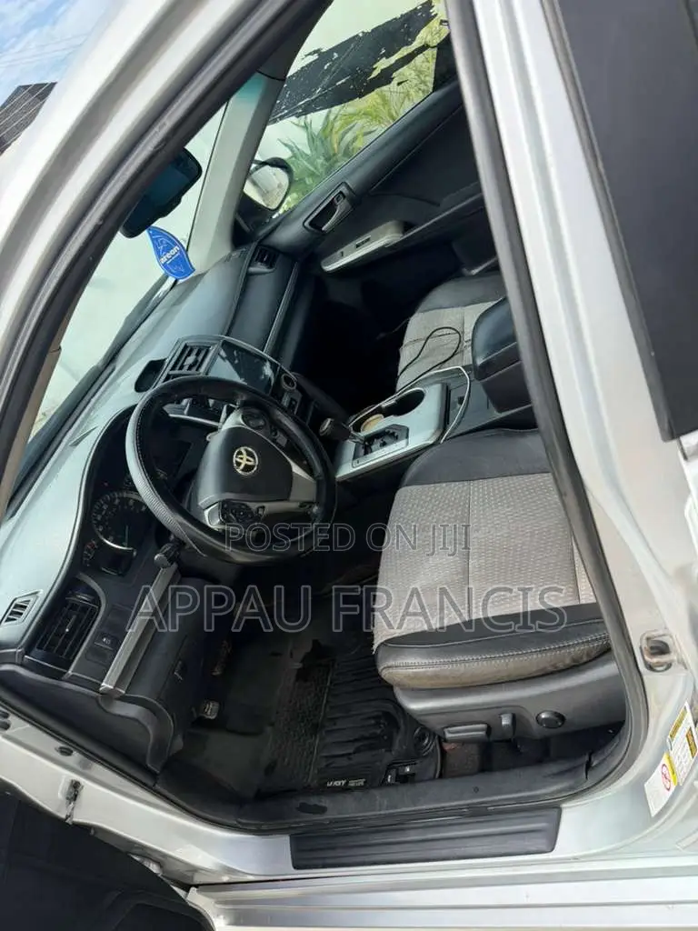 Toyota Camry LE 4dr Sedan (2.5L 4cyl 6A) 2014 Silver