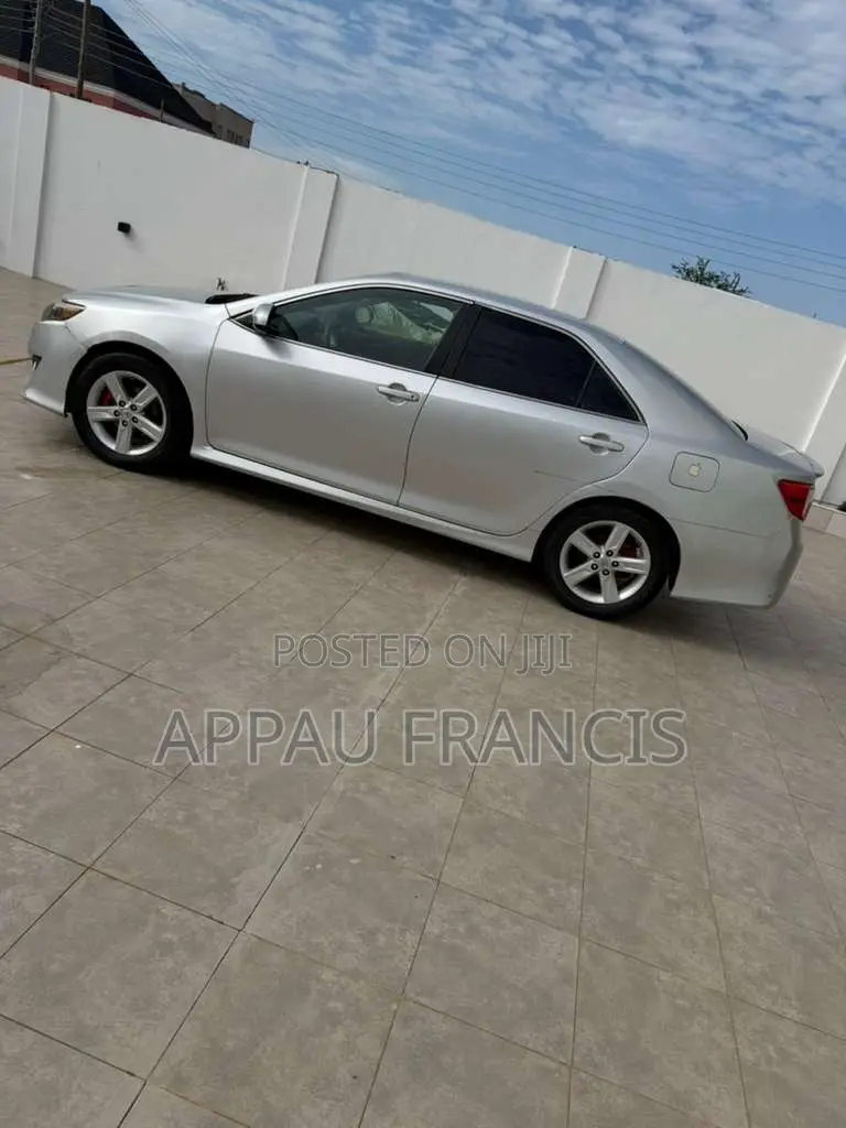 Toyota Camry LE 4dr Sedan (2.5L 4cyl 6A) 2014 Silver