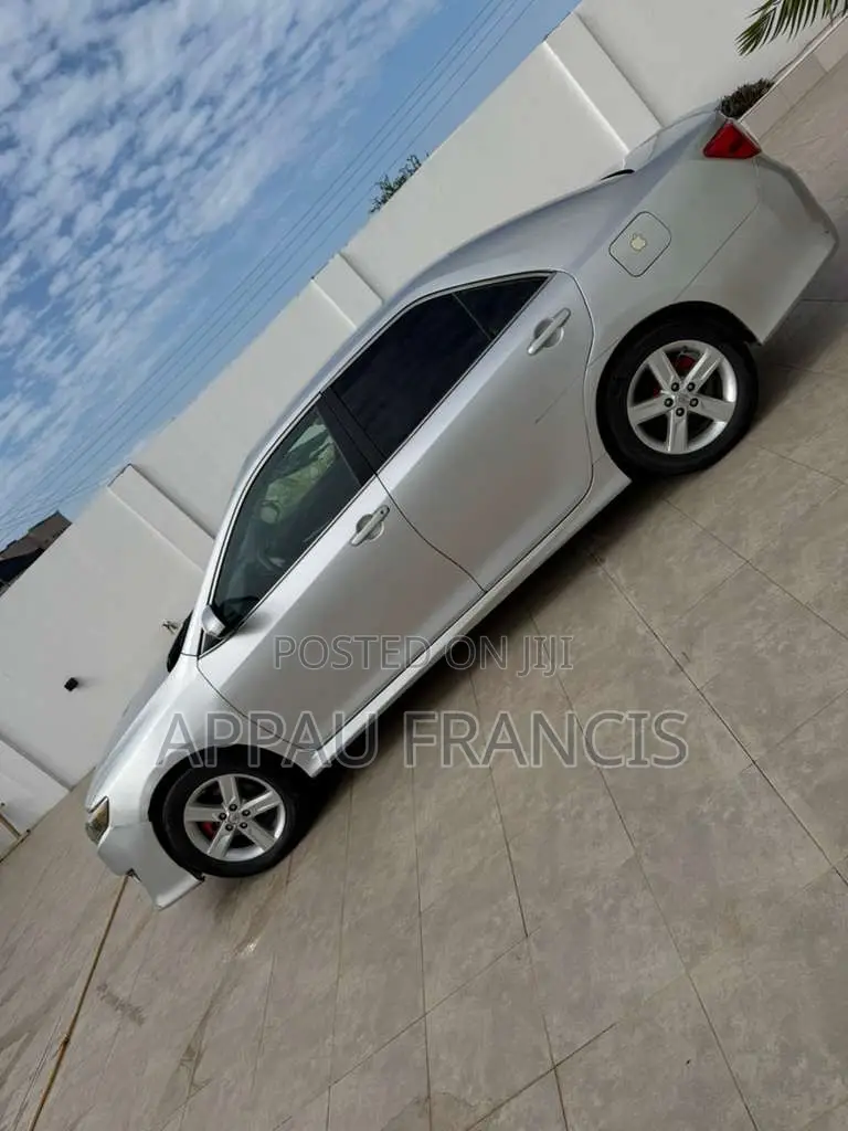Toyota Camry LE 4dr Sedan (2.5L 4cyl 6A) 2014 Silver