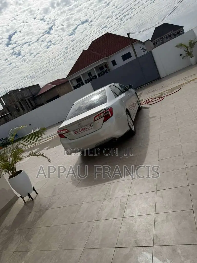 Toyota Camry LE 4dr Sedan (2.5L 4cyl 6A) 2014 Silver