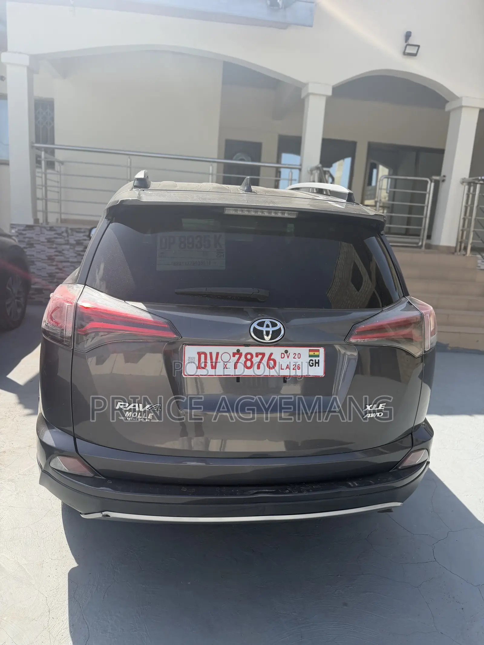 Toyota RAV4 XLE AWD (2.5L 4cyl 6A) 2017 Gray