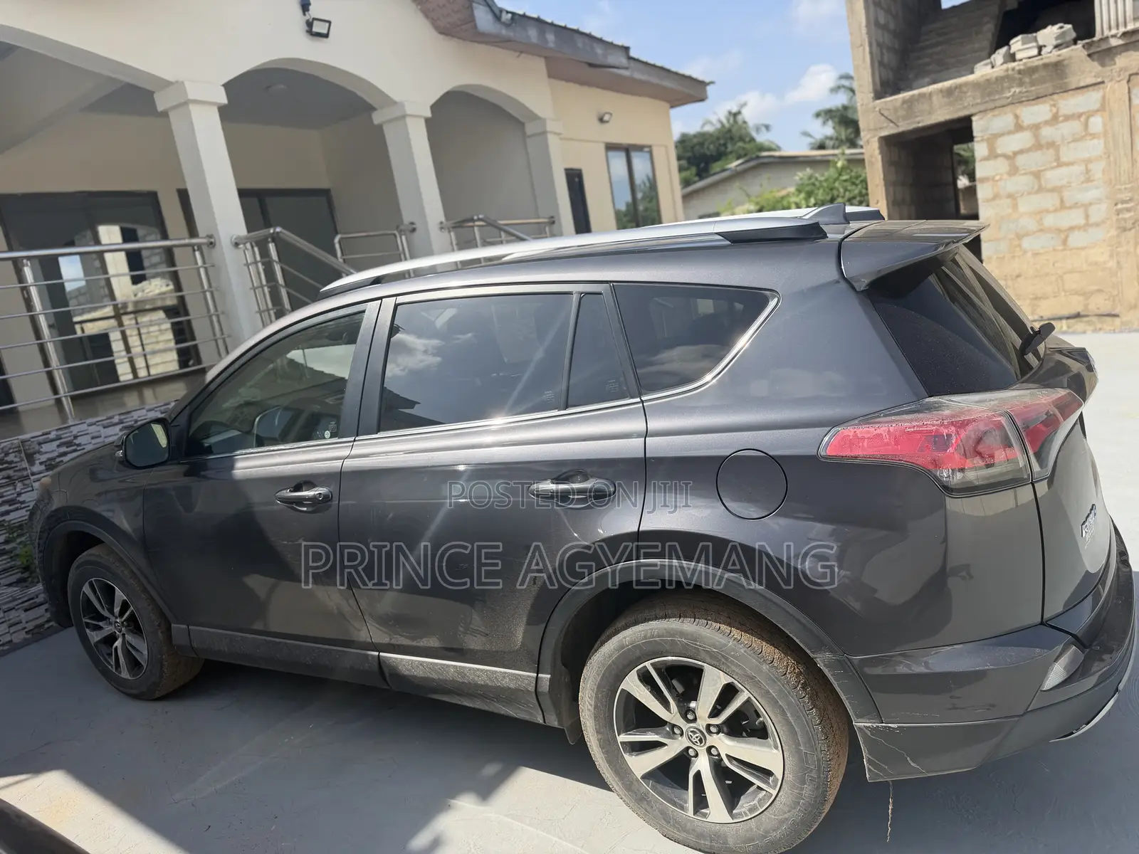 Toyota RAV4 XLE AWD (2.5L 4cyl 6A) 2017 Gray
