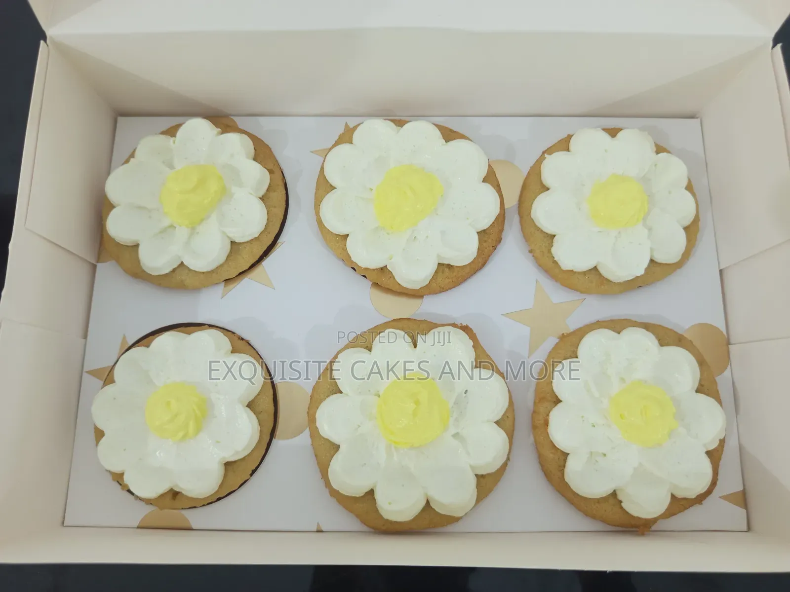 Decorated 6 Cupcakes
