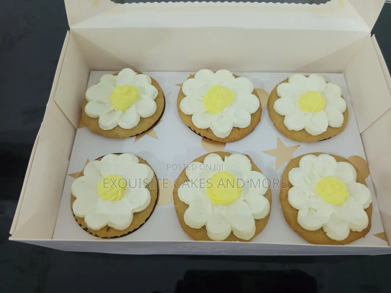 Decorated 6 Cupcakes