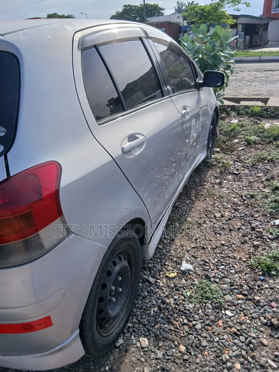 Toyota Vitz 2010 Silver