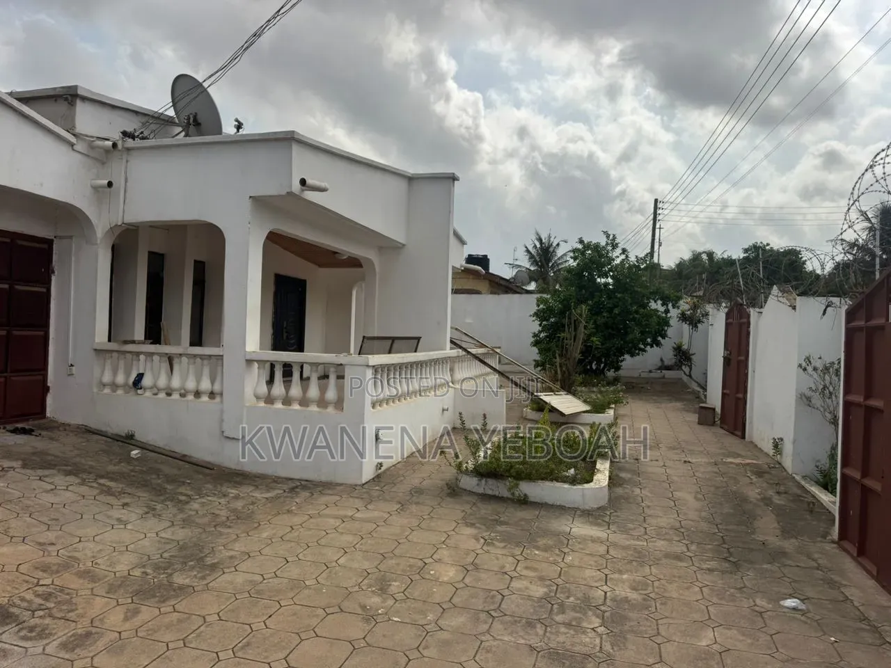 5bdrm House in Ola Achool Area for rent