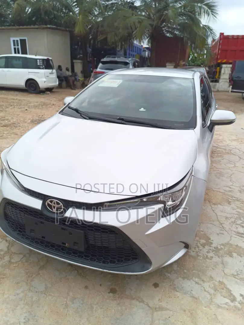 Toyota Corolla XLE 2020 Silver