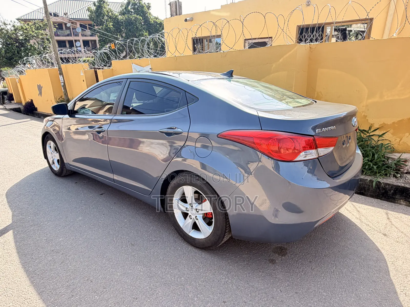 Hyundai Elantra GLS Sedan FWD (1.8L 4cyl 6A) 2013 Gray