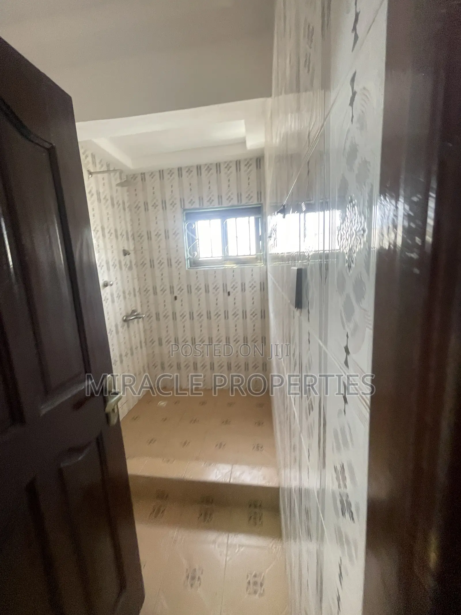 2bdrm Apartment in Miracle Properties, Madina for rent
