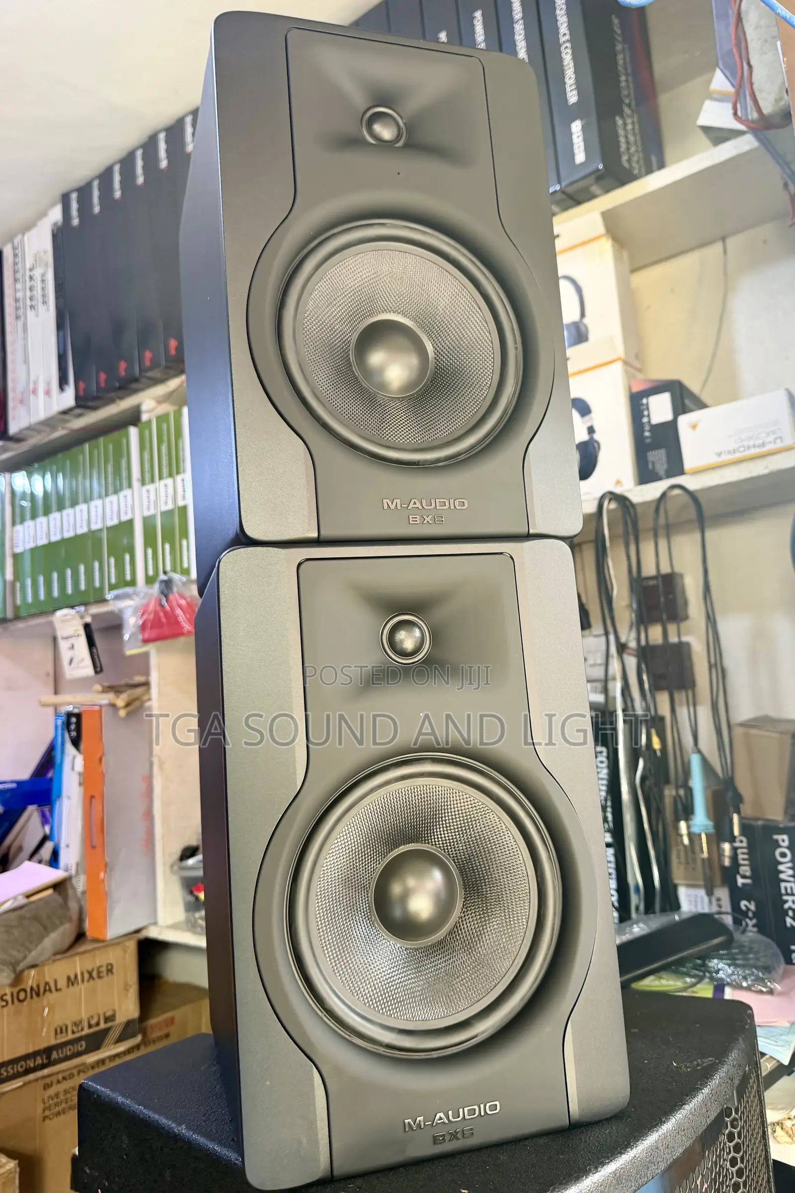 M-Audio Bx8 D3 8-Inch 150w Studio Monitors W/ Acoustic Space