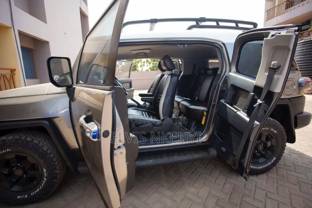 Toyota FJ Cruiser 4x4 Automatic 2009 Gray