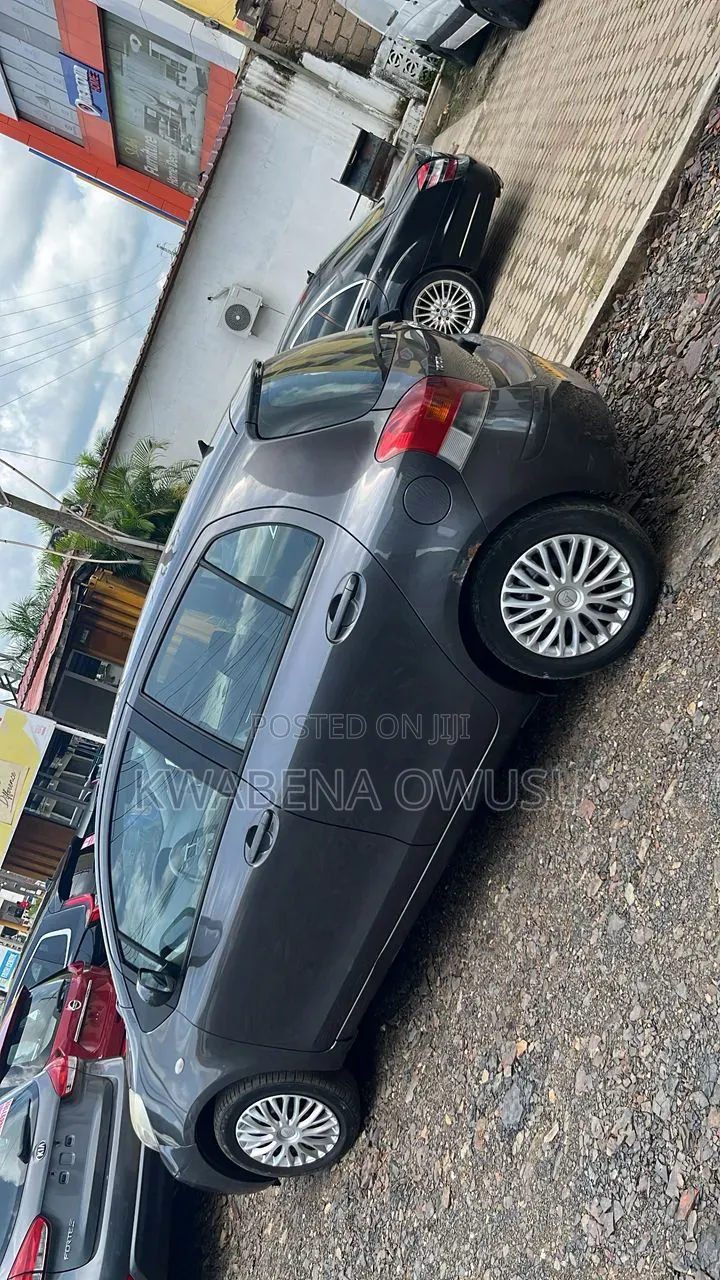 Toyota Yaris 1.5 Liftback 2009 Gray