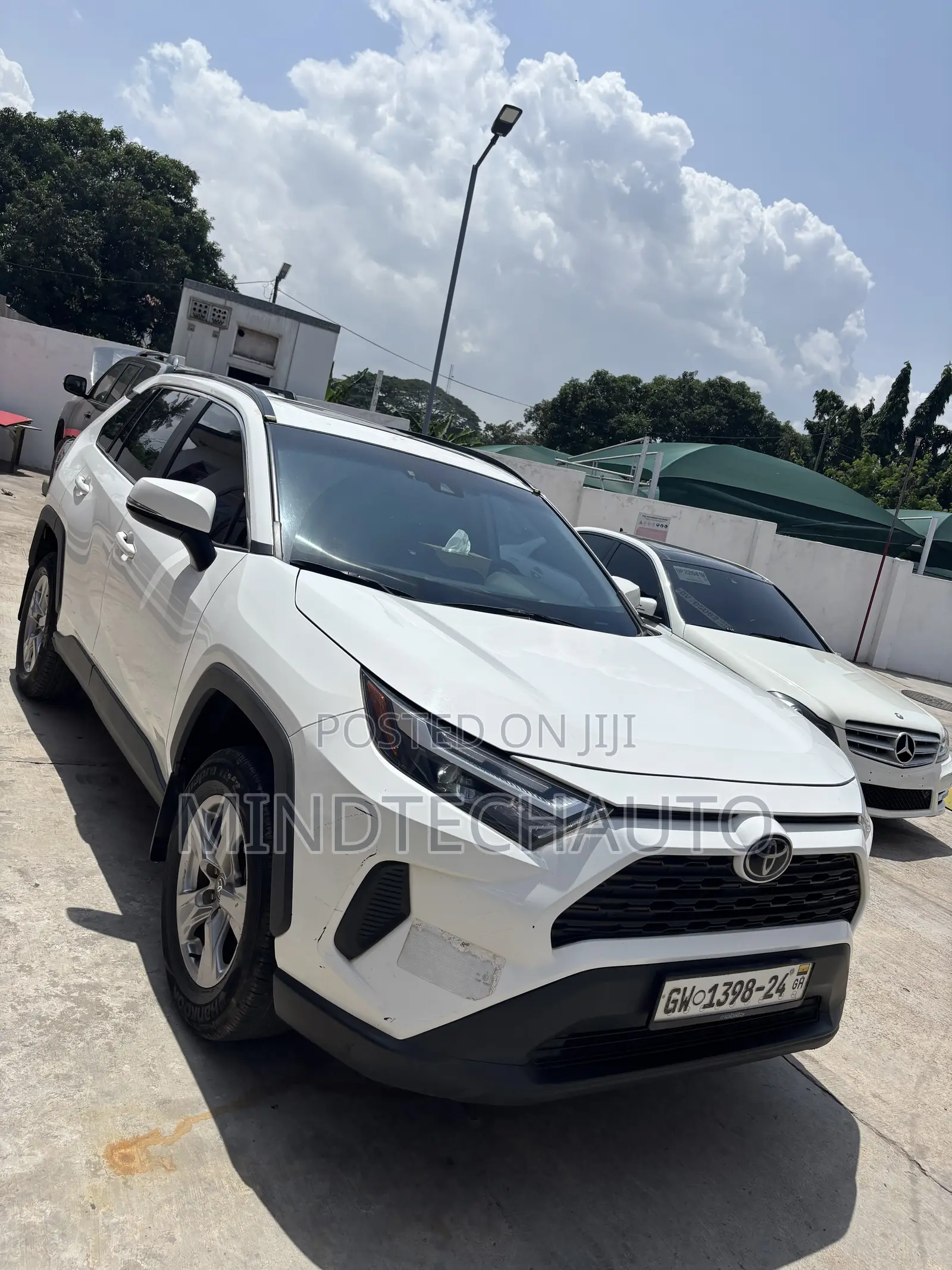 Toyota RAV4 XLE Premium 2022 White
