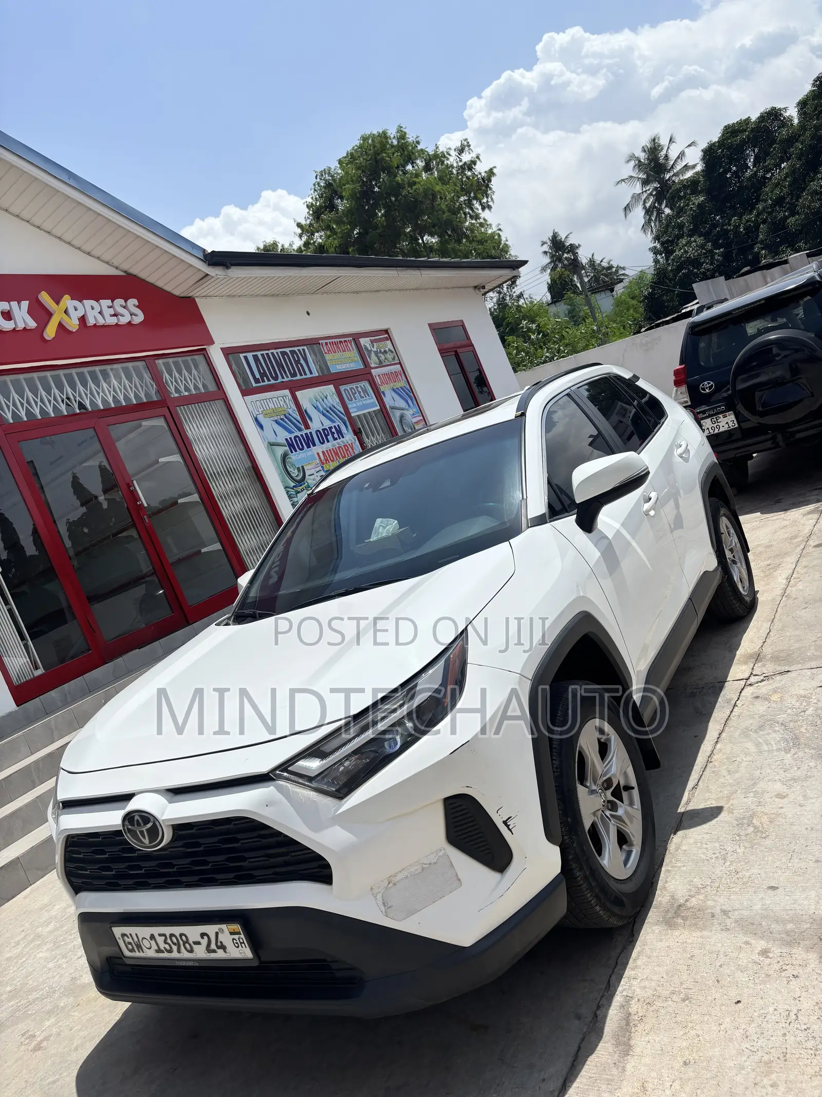 Toyota RAV4 XLE Premium 2022 White