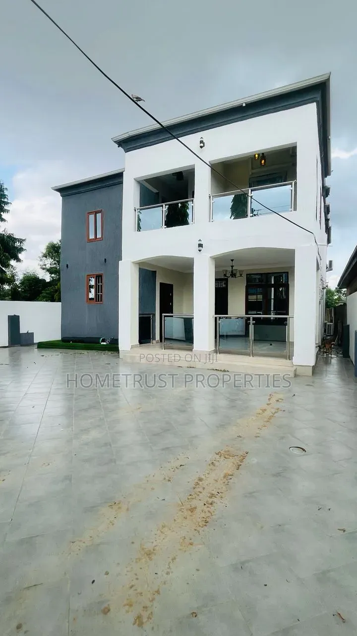 Furnished 6bdrm Duplex in Ablekuma Ga Odumase, Pentecost for sale