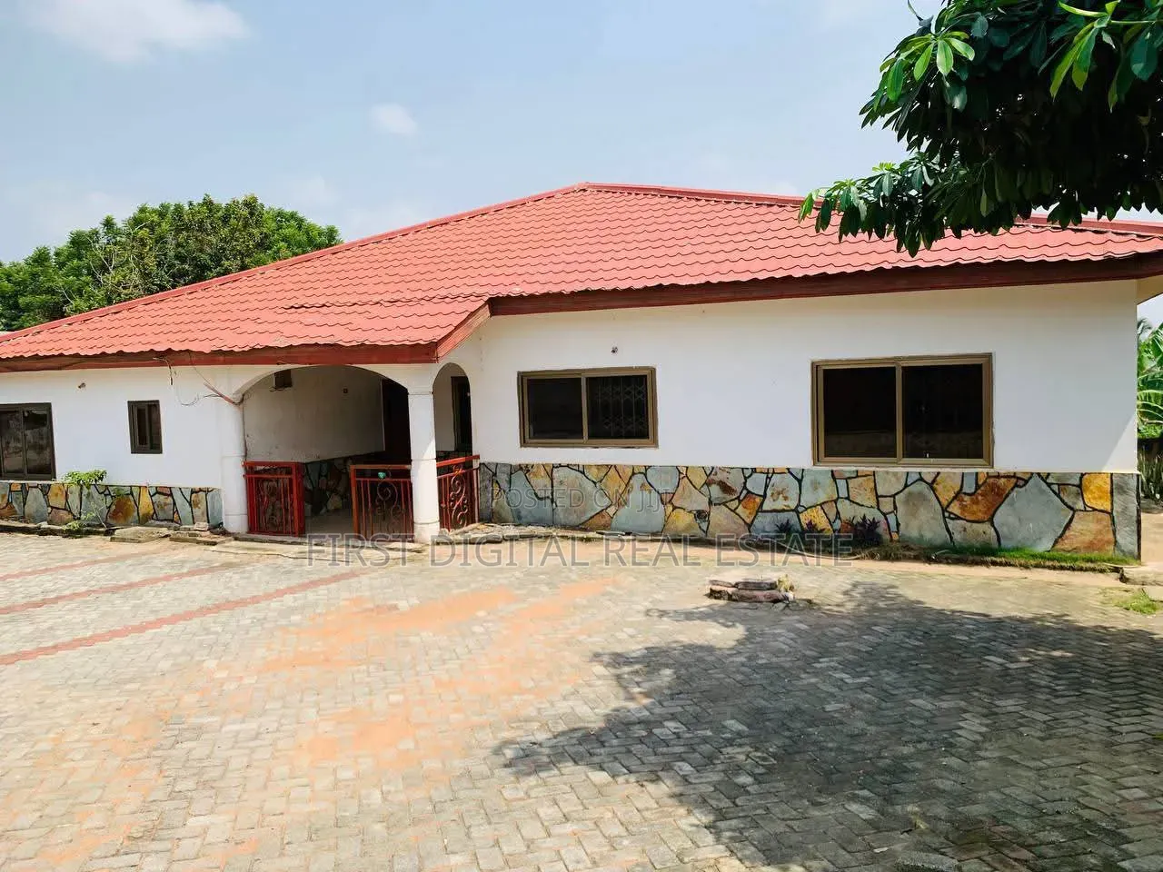 5bdrm House in First Digital Real, Social Welfare for sale