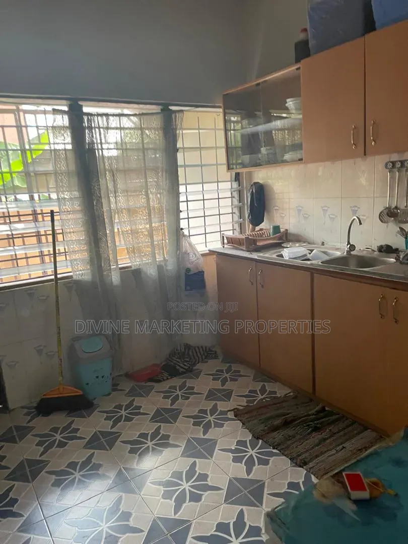 5bdrm House in Kakraba, Adade for sale