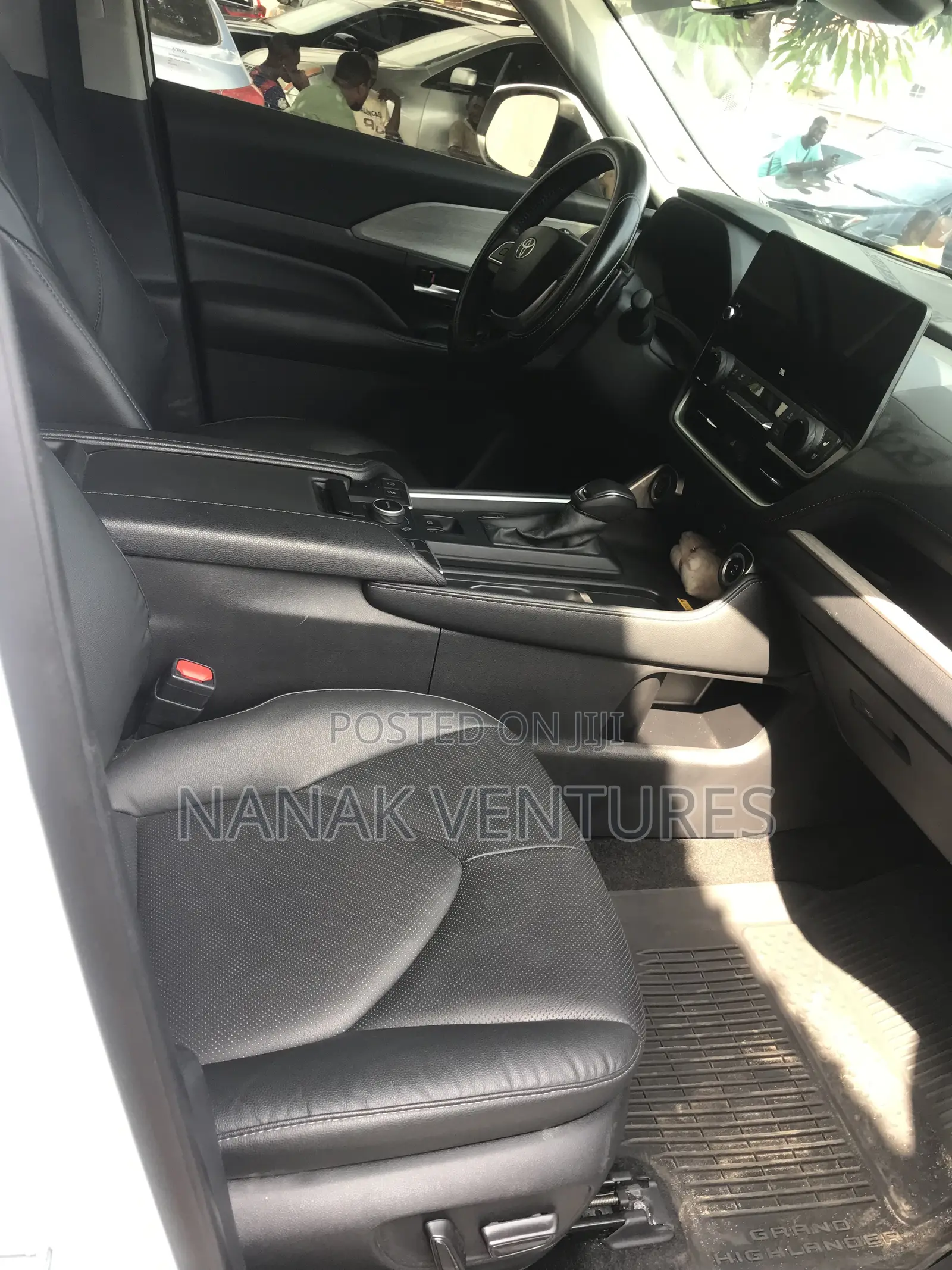 Toyota Highlander Platinum AWD 2024 White