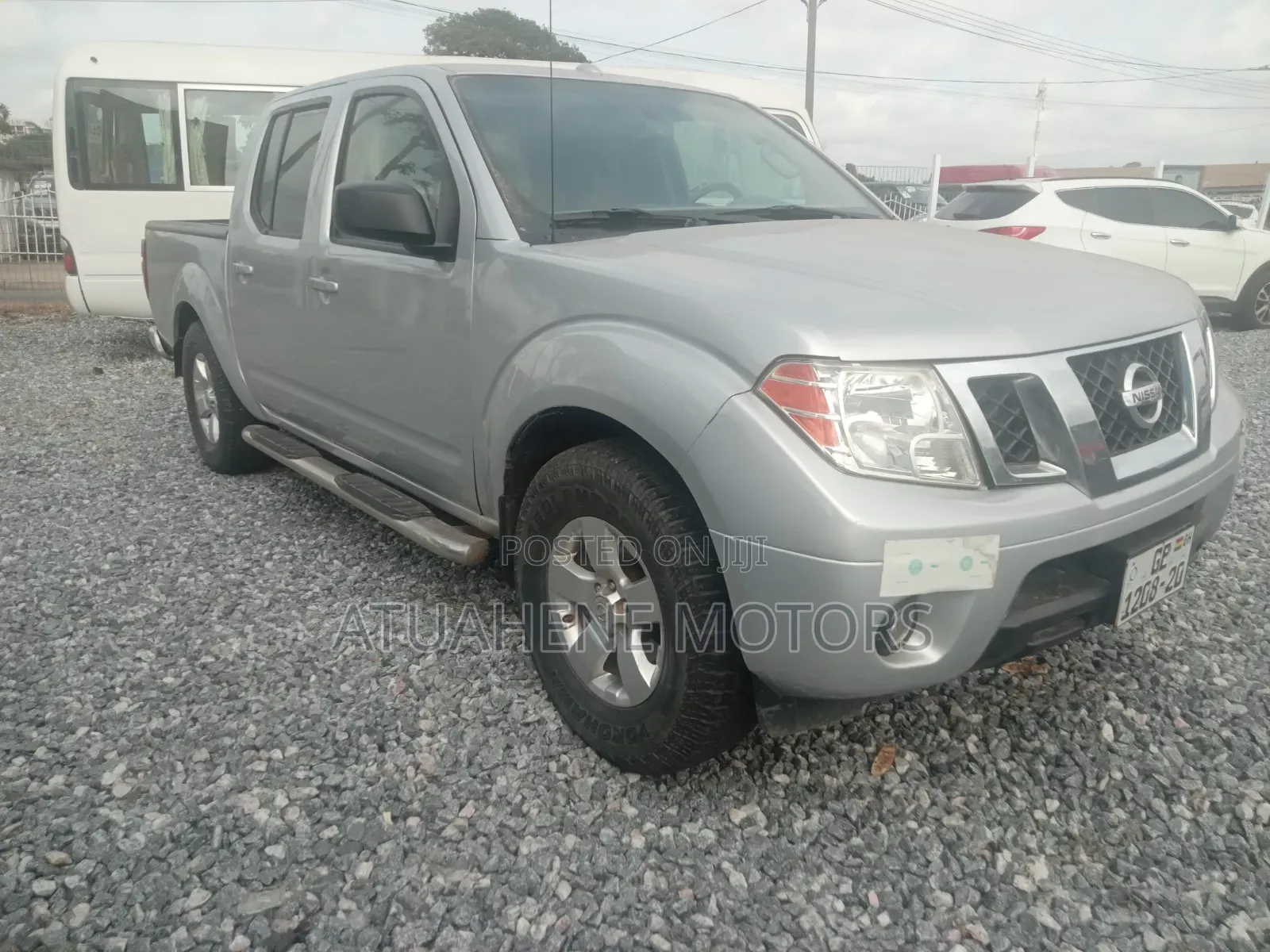 Nissan Frontier 2011 Silver