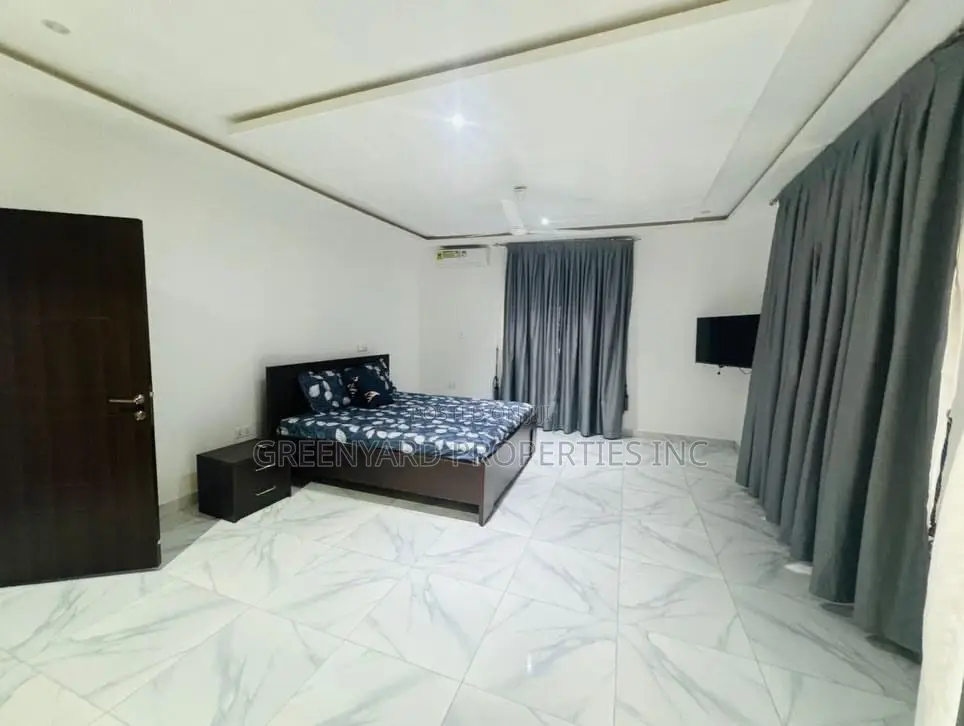 Furnished 4bdrm Townhouse / Terrace in American House, East Legon