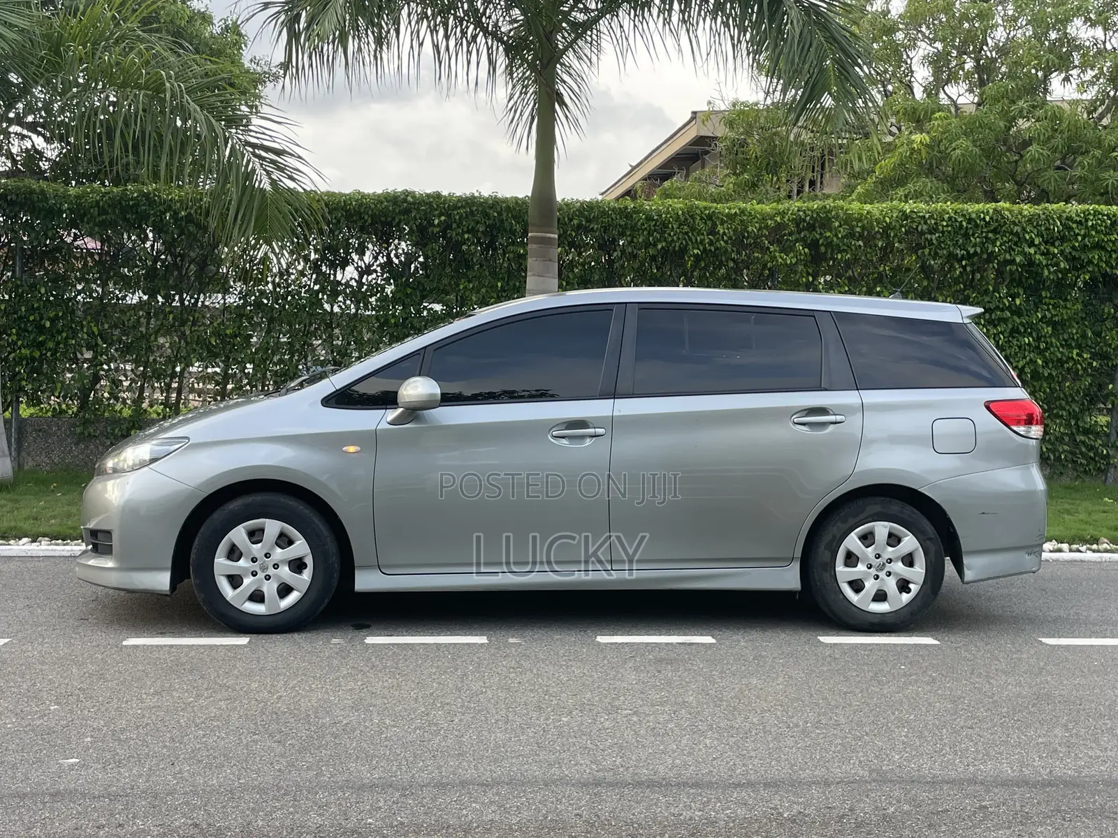 Toyota Wish 2012 Silver