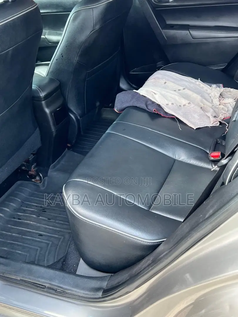 Toyota Corolla 2015 Gold