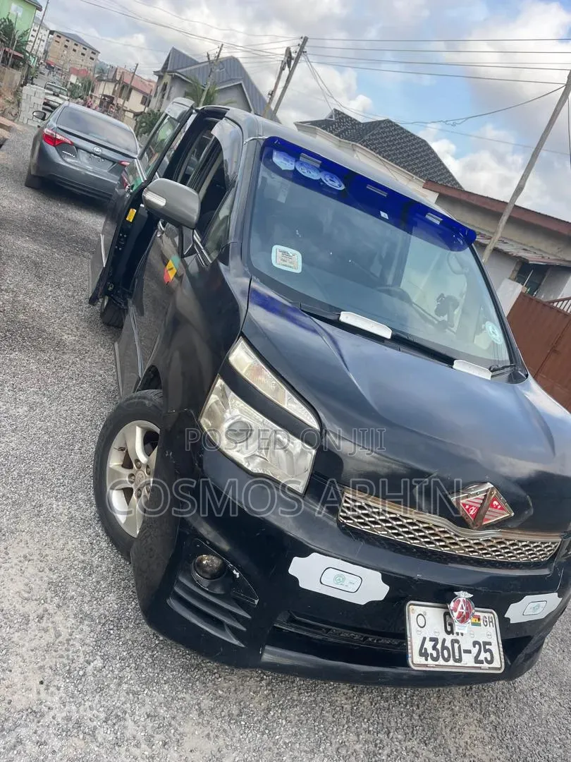 Toyota Voxy 2013 Black
