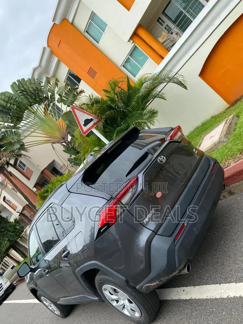 Toyota RAV4 LE 2021 Gray