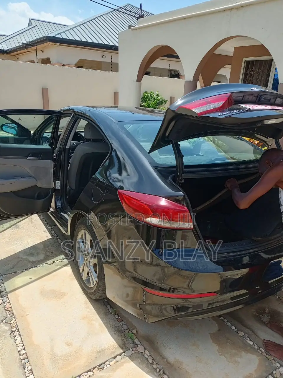 Hyundai Elantra Limited Sedan FWD (2.0L 4cyl 6A) 2017 Black