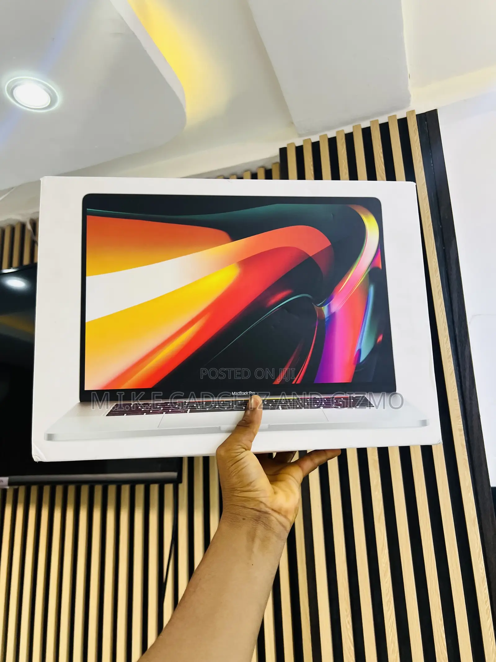 Laptop Apple MacBook Pro 2019 32GB Intel Core i9 SSD 512GB