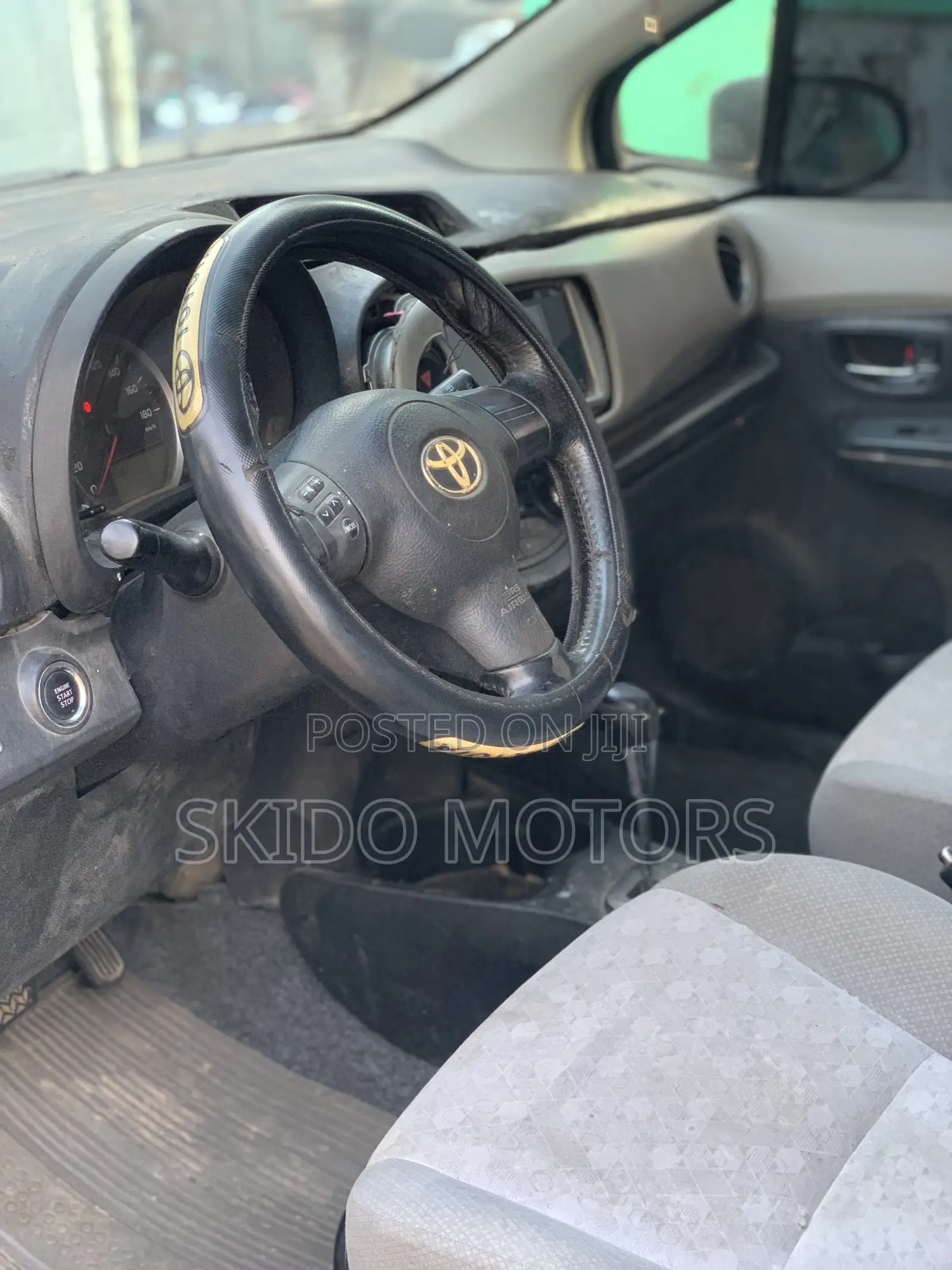 Toyota Vitz 2012 Black