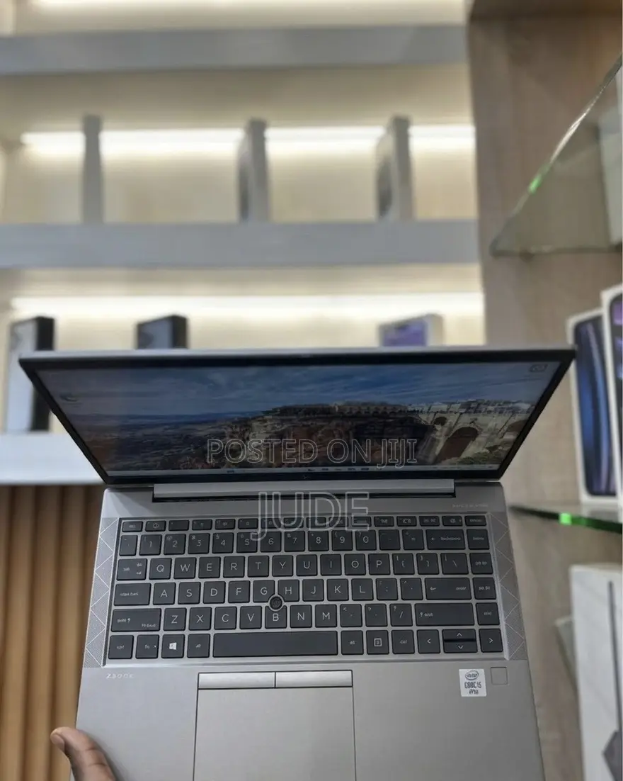 New Laptop HP ZBook Firefly 15 G7 16GB Intel Core i5 SSD 256GB