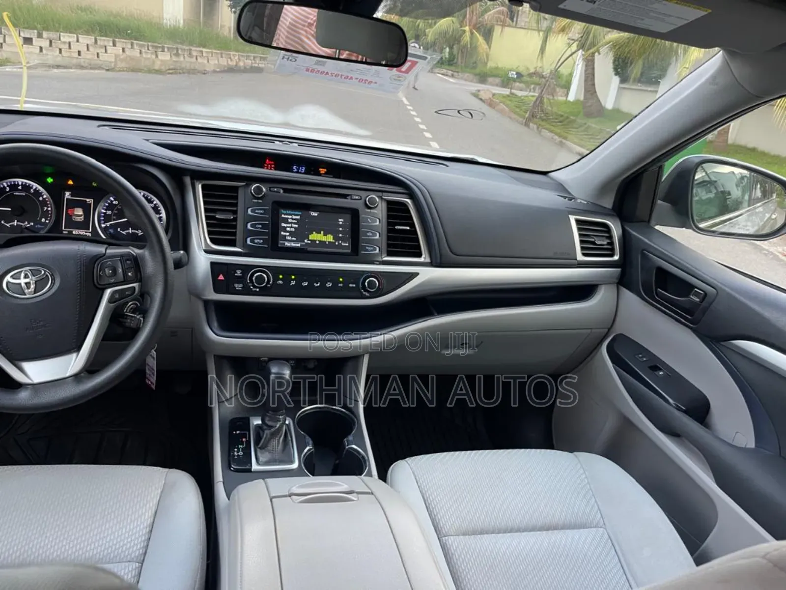 Toyota Highlander LE 2019 Silver