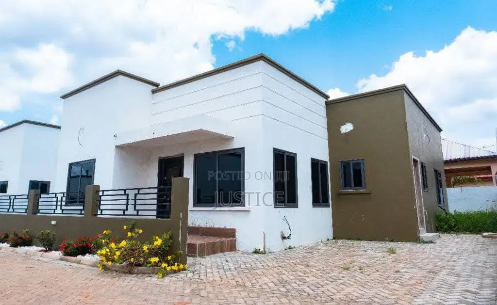 3bdrm House in Agbogba, Cemetery Area for sale