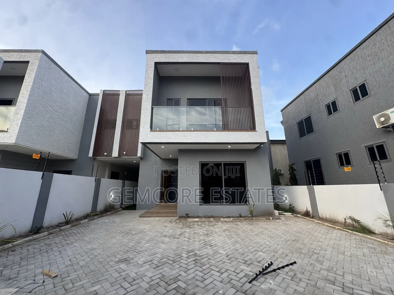 4bdrm House in Nanakrom, Ashaley Botwe for sale