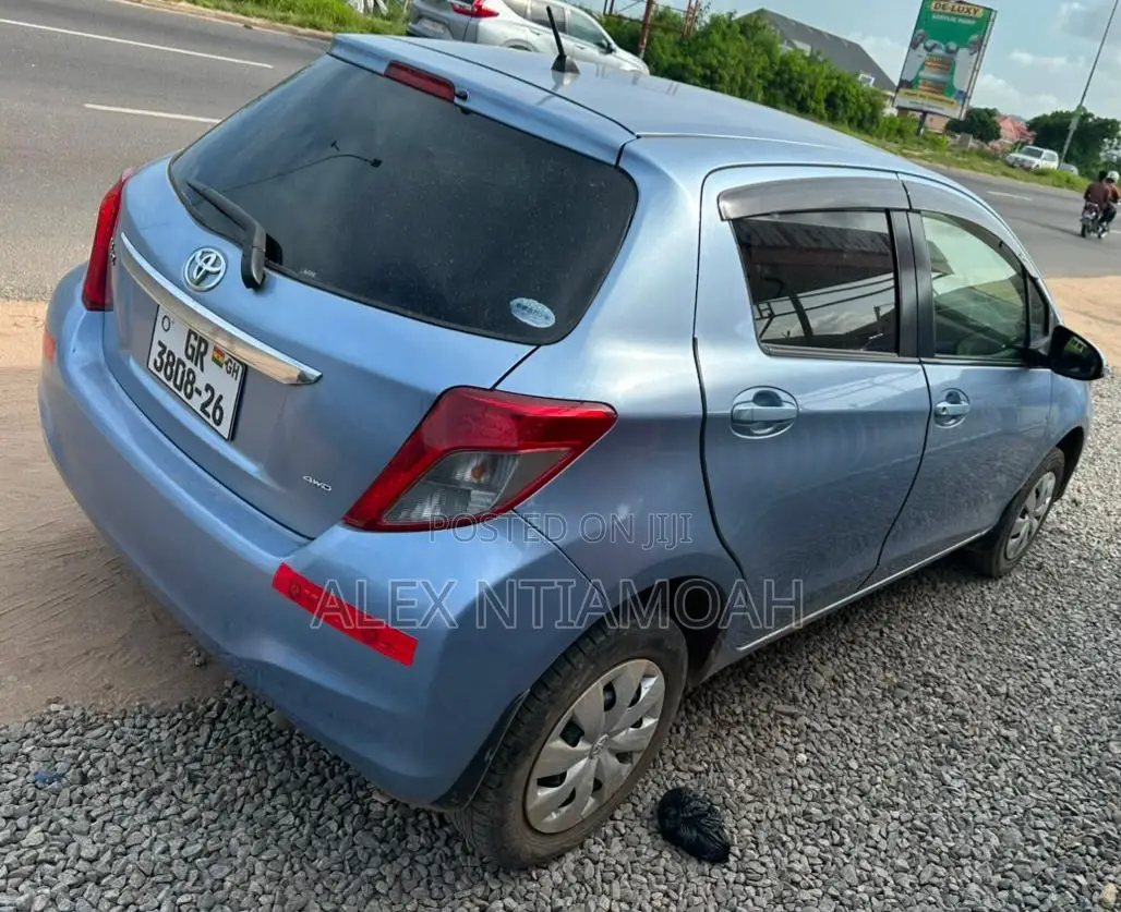 Toyota Vitz 2013 Blue