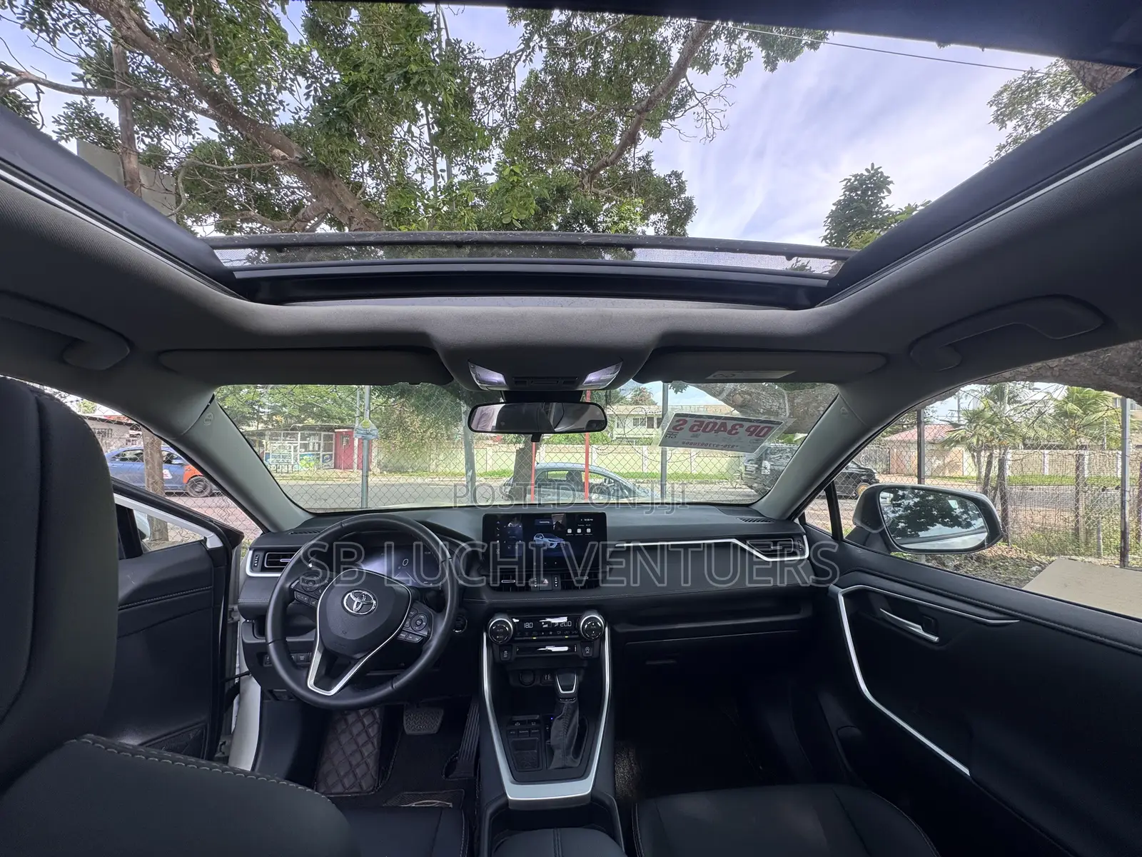 Toyota RAV4 2022 White
