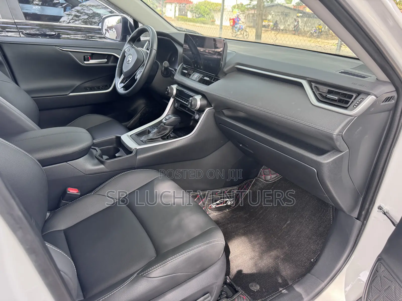 Toyota RAV4 2022 White