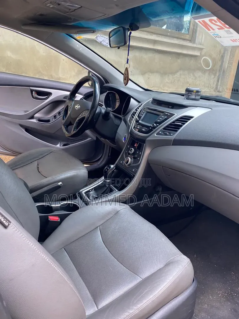 Hyundai Elantra Limited Sedan FWD (1.8L 4cyl 6A) 2016 Gray