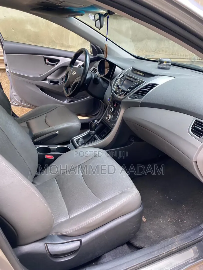 Hyundai Elantra Limited Sedan FWD (1.8L 4cyl 6A) 2016 Gray
