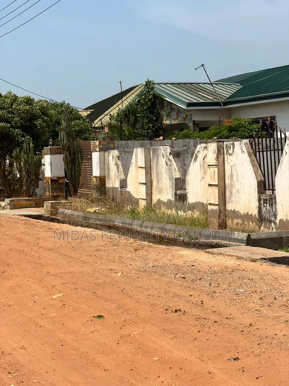 3bdrm House in Mataheko, Afienya for sale