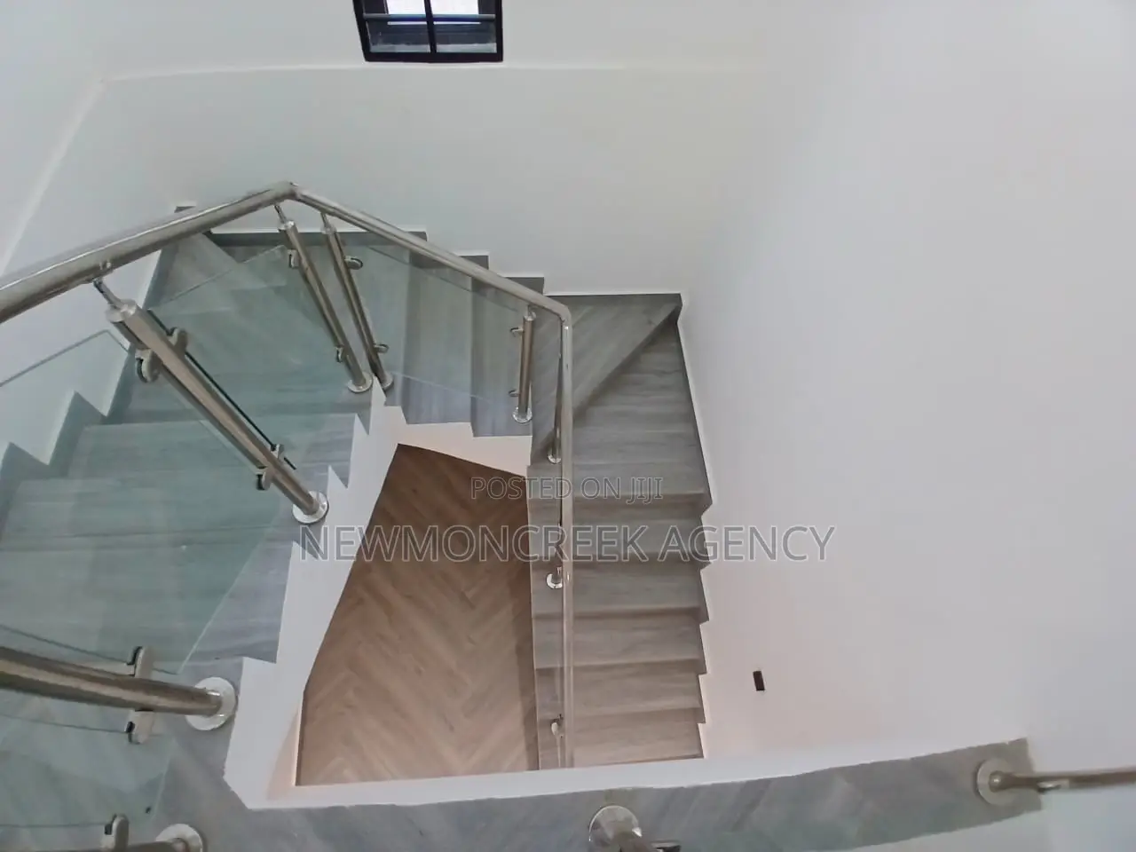 4bdrm Duplex in Lakeside Estates, Accra Metropolitan for sale