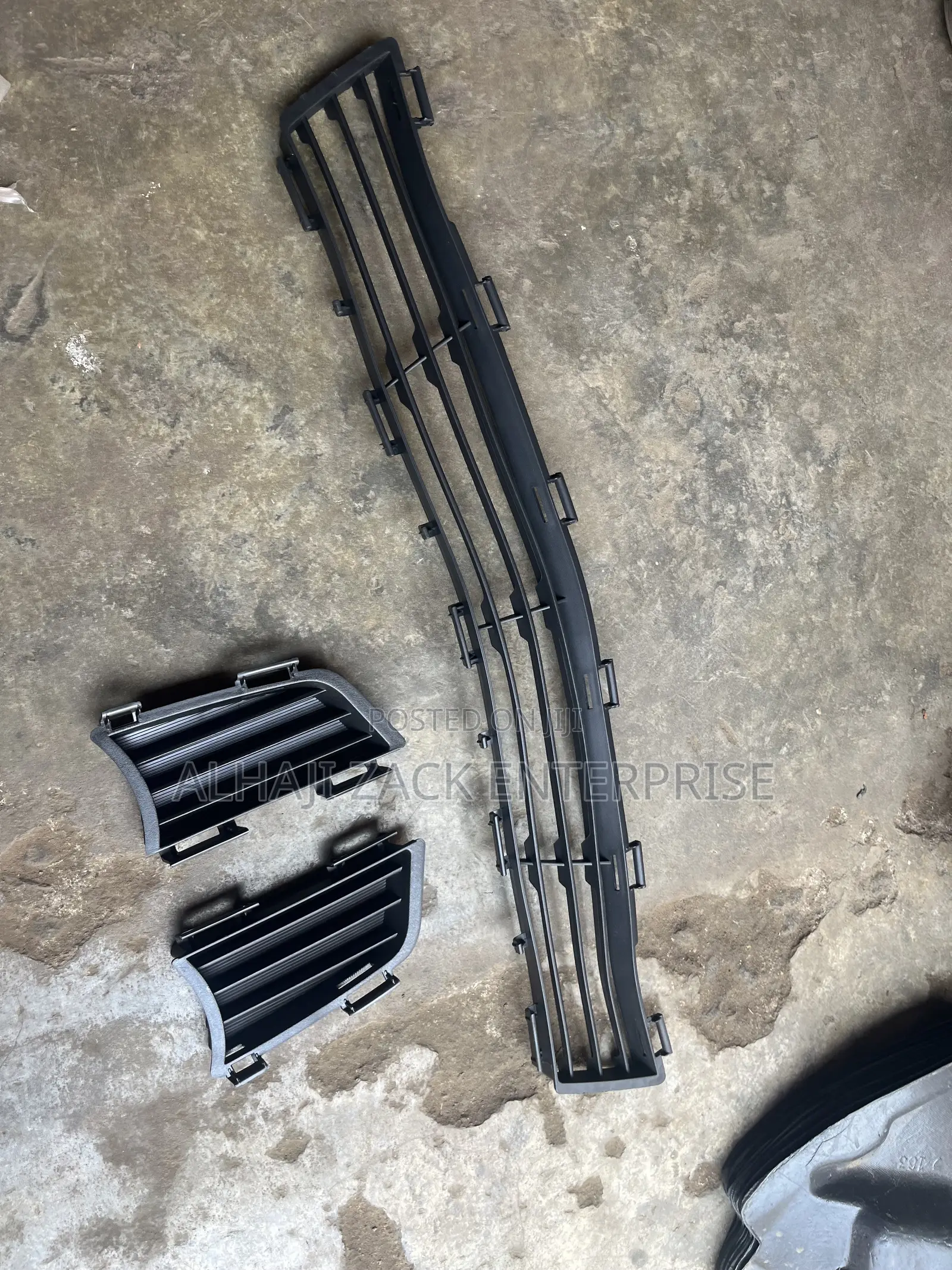Pontiac Vibe Fog Cover and Down Grille