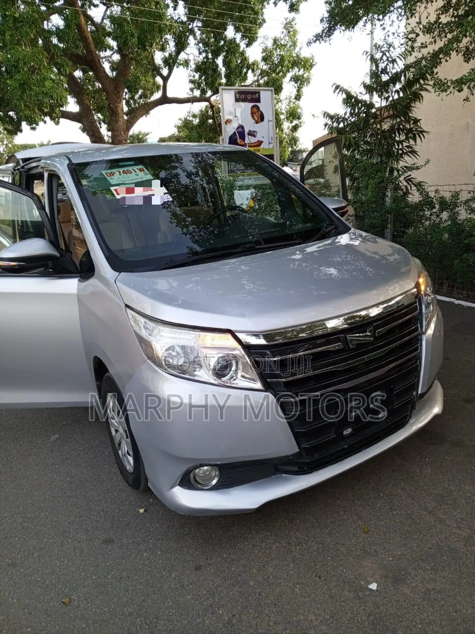 Toyota Noah 2016 Silver