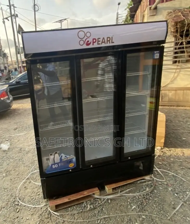 Correct New Pearl PVC-150 3-Door Glass Display Beverage Cooler