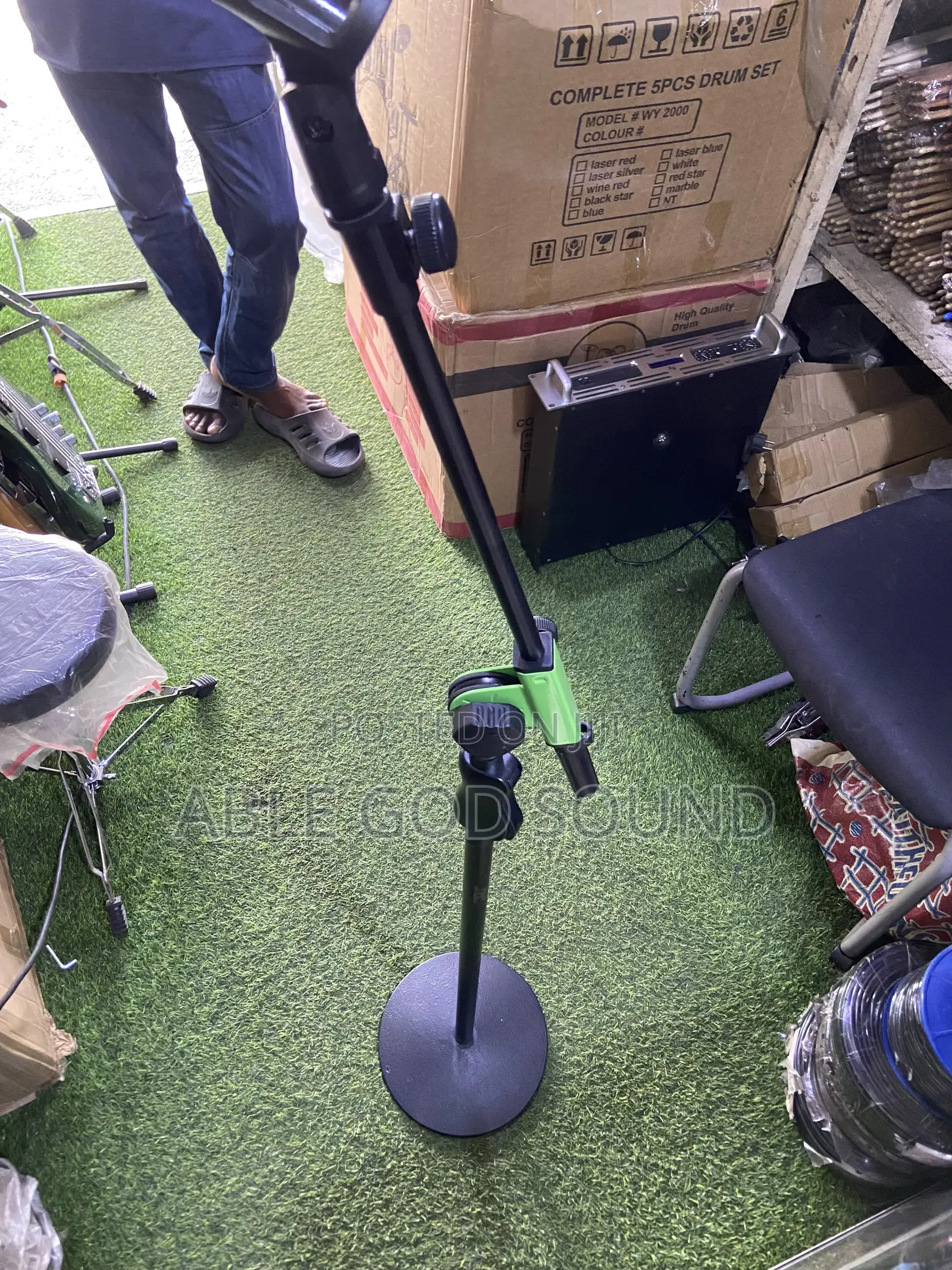 Round Base Microphone Stand