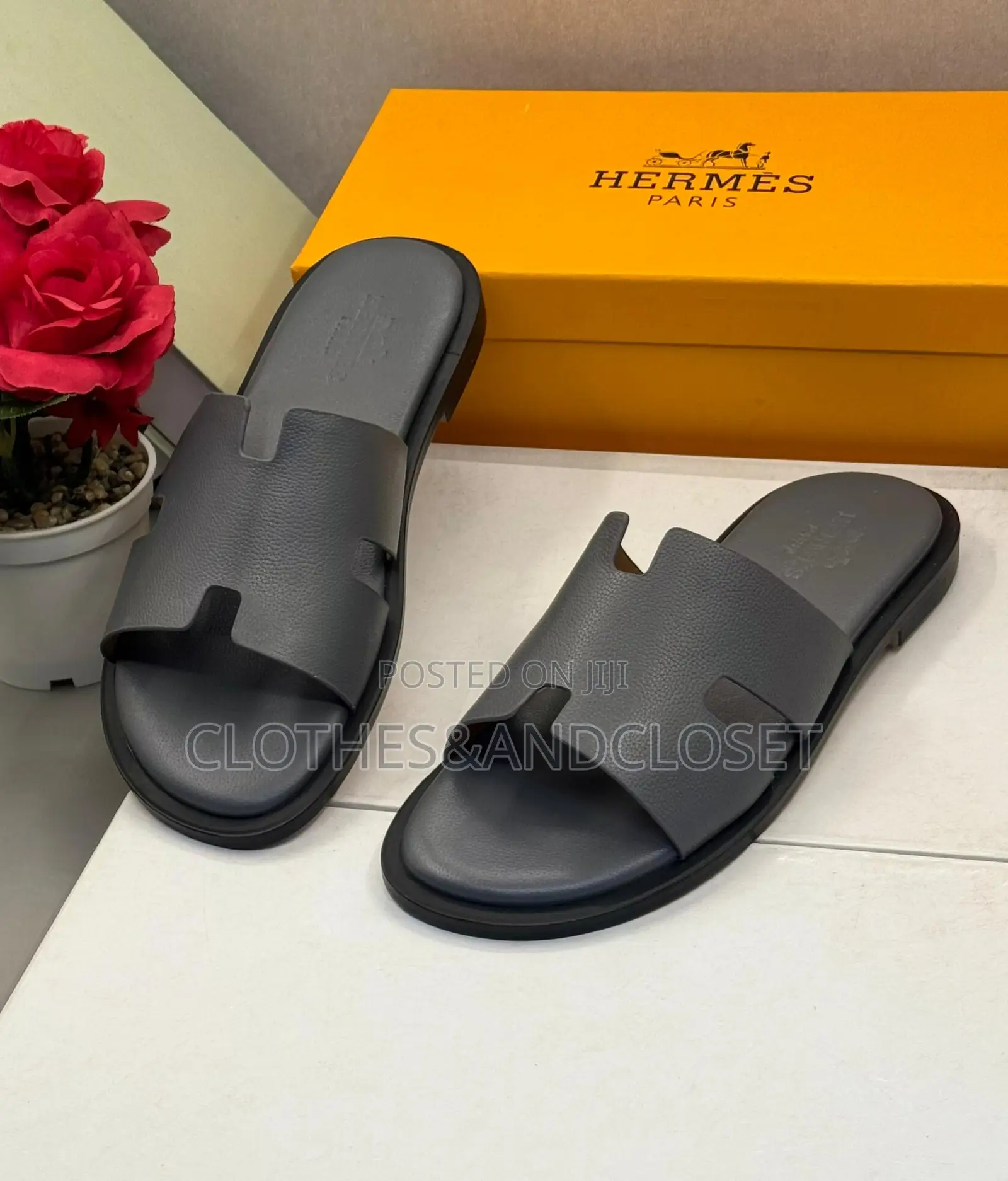 Hermès Izmir Sandals Featuring a Black Calfskin Leather Upper