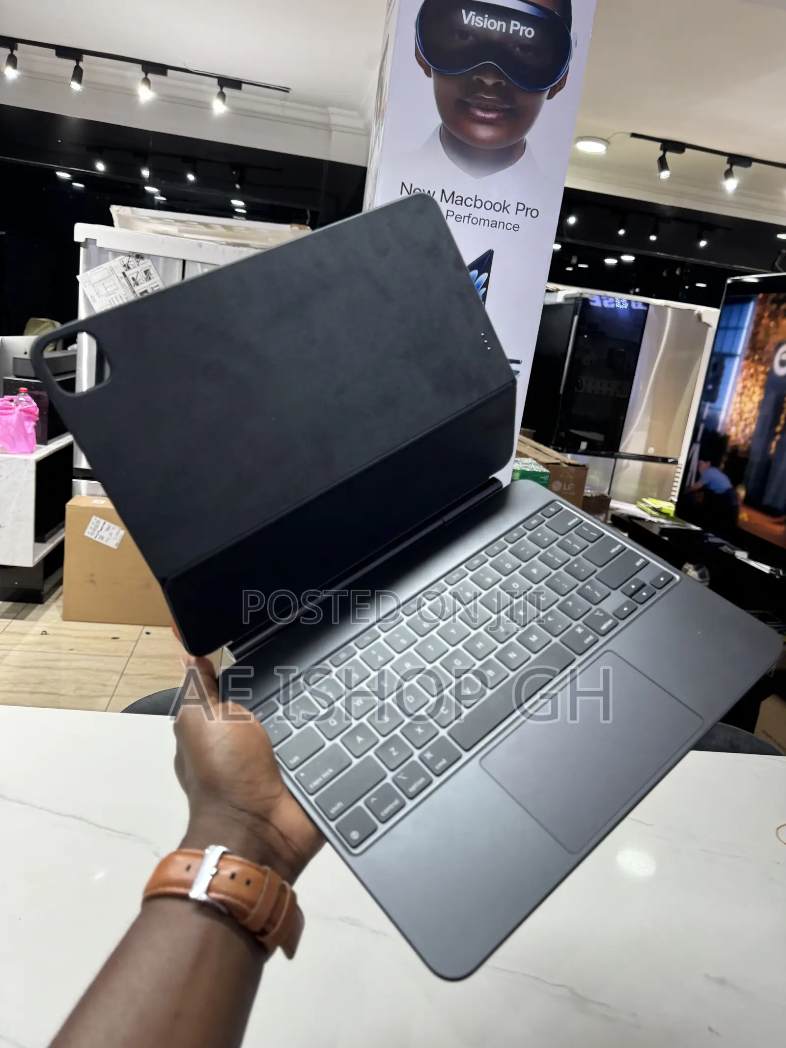 Apple Magic Keyboard 13” iPad Pro