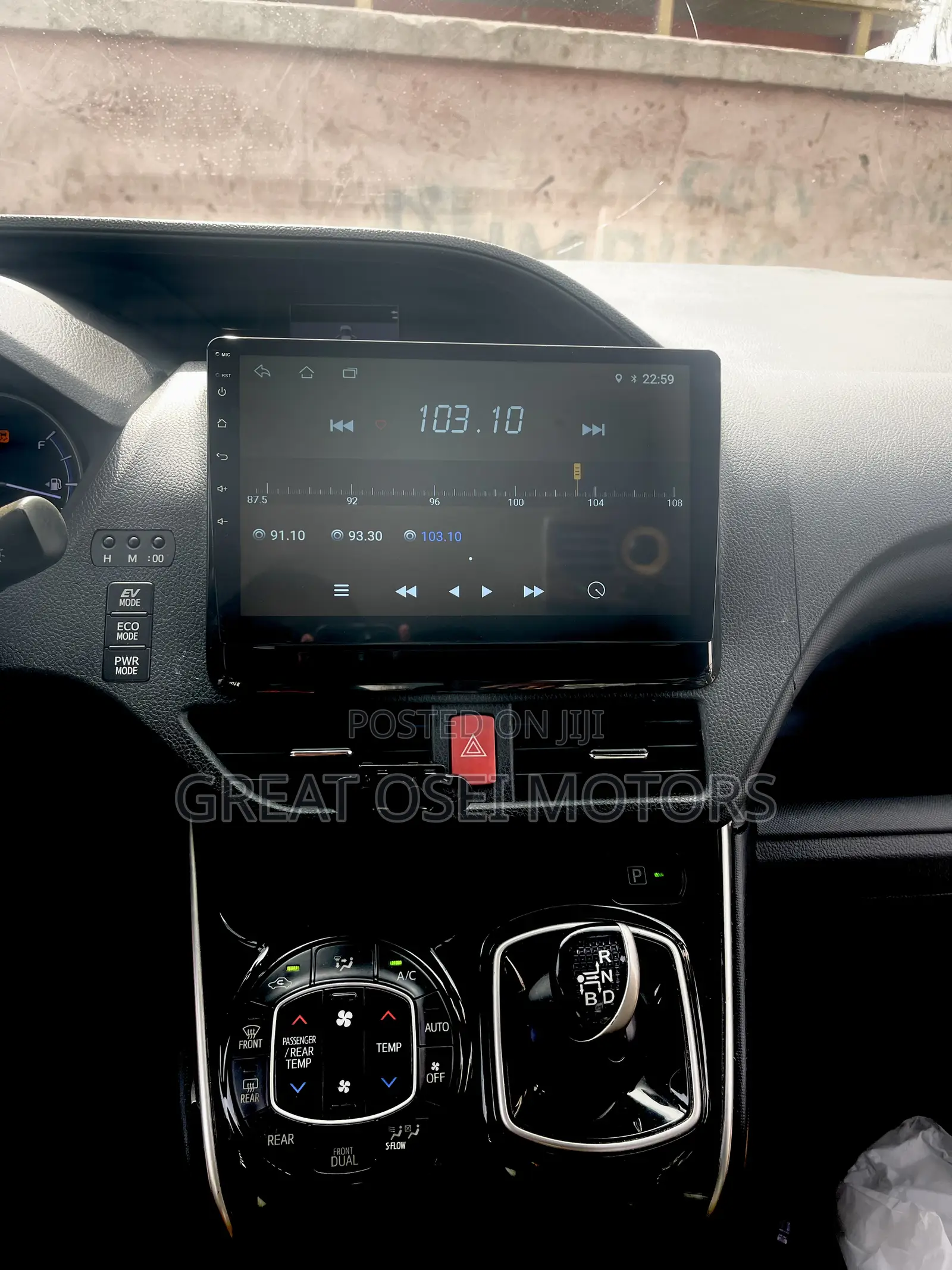 Android Car Tape For Voxy ( With Free Reverse Camera )